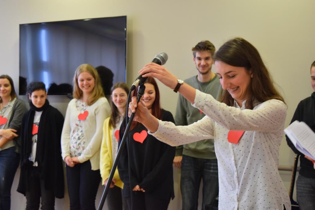 Mnogi su od nas strpljivo čekali ljubav ili nečiji povratak. Hoće li se vratiti ili neće rekla nam je Lana Flanjak recitirajući pjesmu „Povratak“, Antuna Branka Šimića.